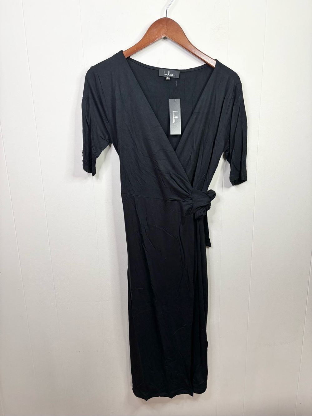 Lulus black short sleeve wrap midi dress with a side tie closure size M new